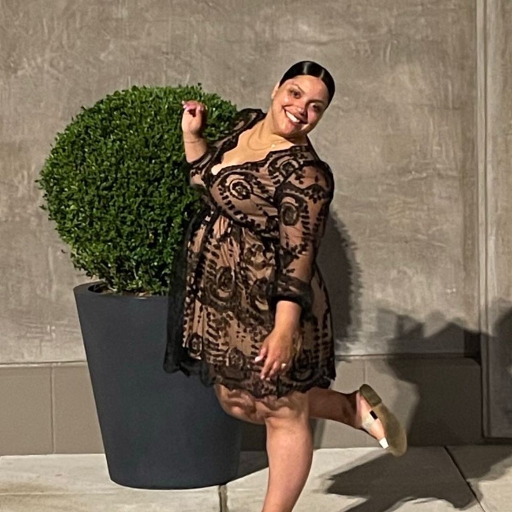 Stunning Lace Dress - Picture 2 of 2